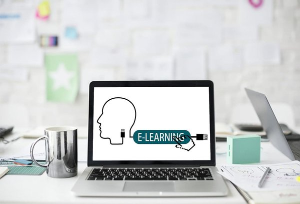 Quels sont les avantages des Plateformes de E-learning pour l'apprentissage en ligne ?